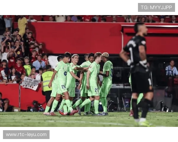 西甲球员静立抗议转播画面被切，舆论关注劳工权益